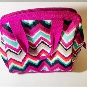 WOMEN'S MAGENTA CHEVRON LUNCH PURSE -Purple/Multicolored Chevron
MAGENTA HANDLES